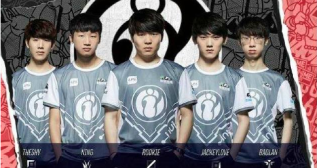 强调自己并 强调自己并